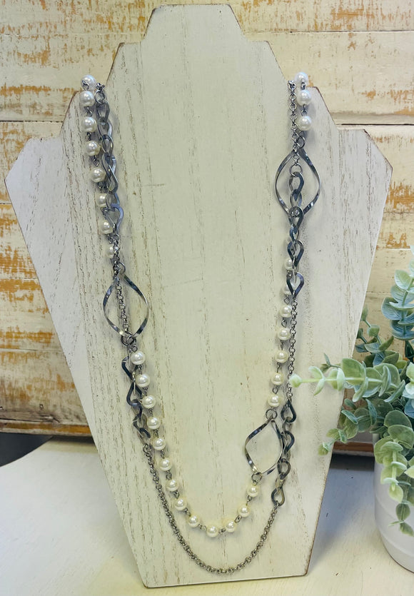 Pearl and Sliver Twist Necklace